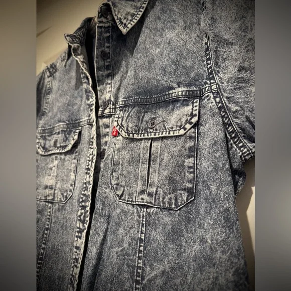 Levi’s Denim Button-Up Shirt - Picture 3 of 16